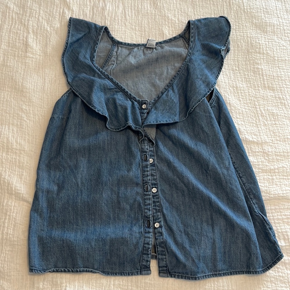 Old Navy sleeveless flutter sleeve button top